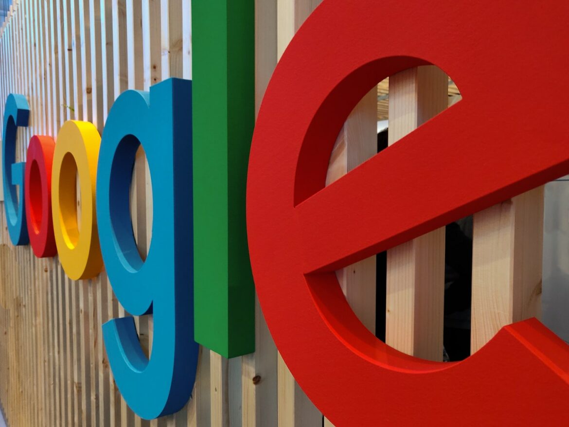 logo google sur un mur