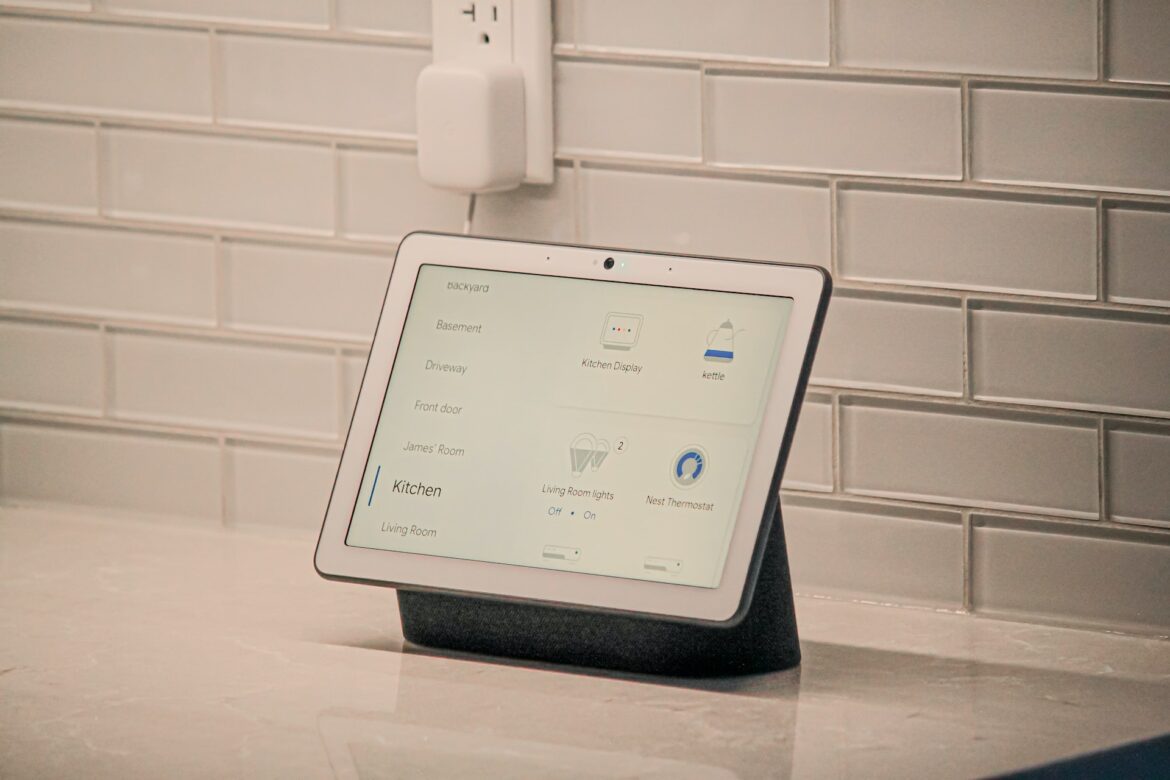 Google Nest Hub Max est une enceinte Nest avec un écran.