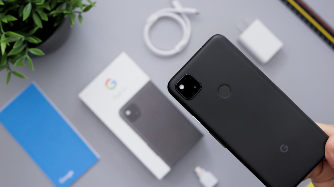 Le dos du Google Pixel 4a est en plastique.
