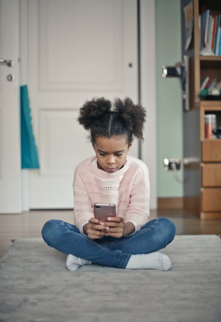 Comment contrôler l'accès des enfants aux réseaux sociaux