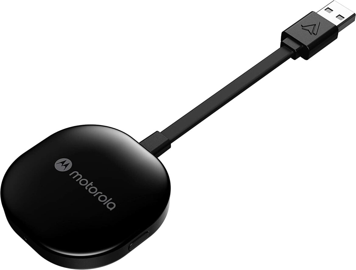 Photo de l'adaptateur sans fil Android Auto Motorola MA1, offrant une connectivité sans fil pratique pour les utilisateurs souhaitant profiter d'Android Auto dans leur véhicule.