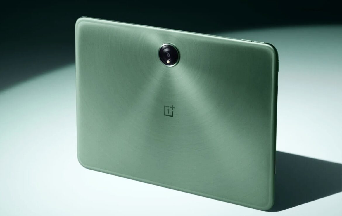 Photo de l'appareil photo arrière : Vue de l'appareil photo arrière de la OnePlus Pad avec un capteur de 13 MP au centre du cadre en alliage d'aluminium.