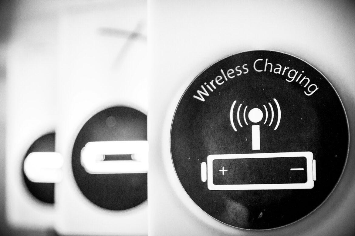 Recharge sans fil embarquée en voiture